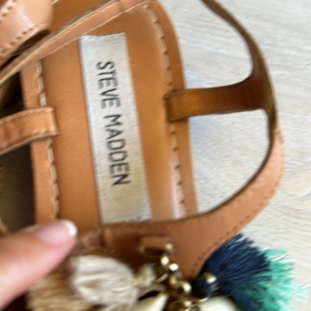 Steve Madden Tassel and Shell Sandals Size 6 - Picture 5 of 8